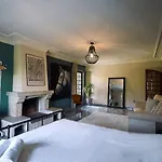 Vila Lisbon Coastal Retreat